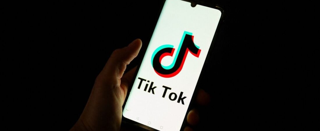 مخاطر زيادة متابعين تيك توك بطرق غير شرعية: التهديد الخفي لحسابك الرقمي